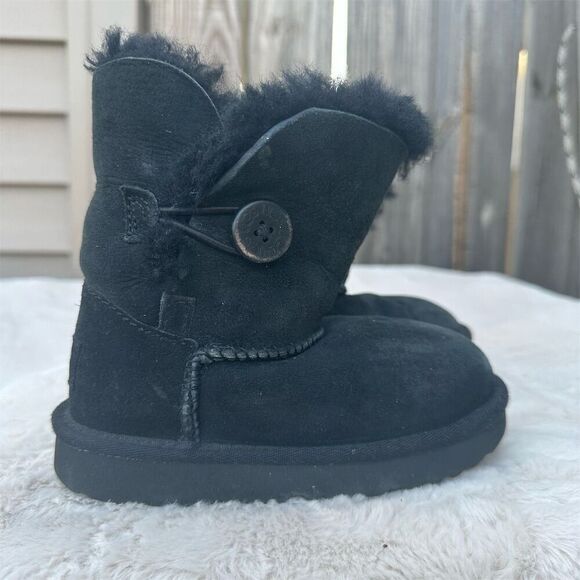 UGG Kids Classic Bailey Button II Black Ankle Boots Size 9 - Picture 1 of 9